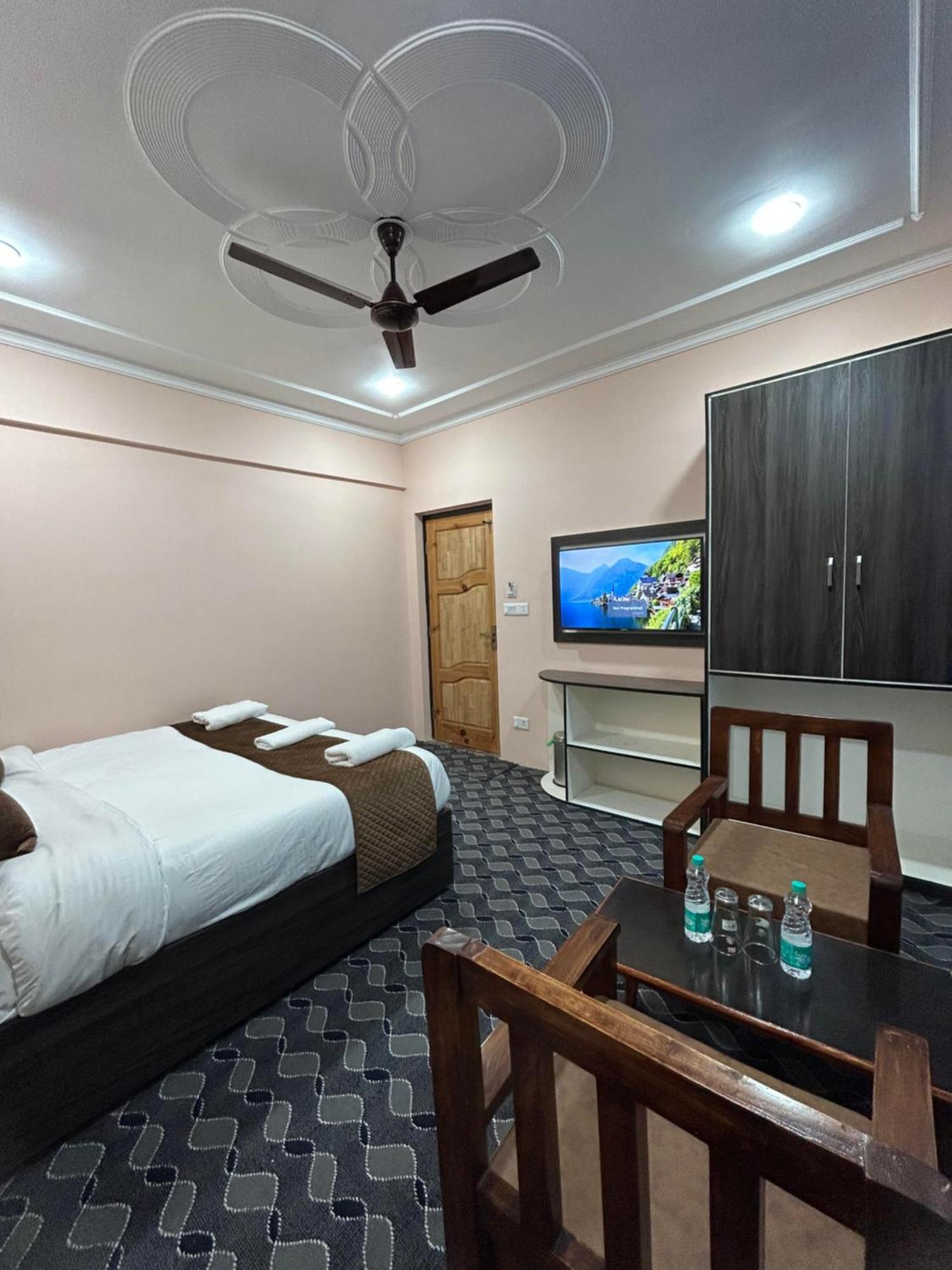 Hotel Fair Mount, Airport Road, Humhama Srinagar Exterior foto