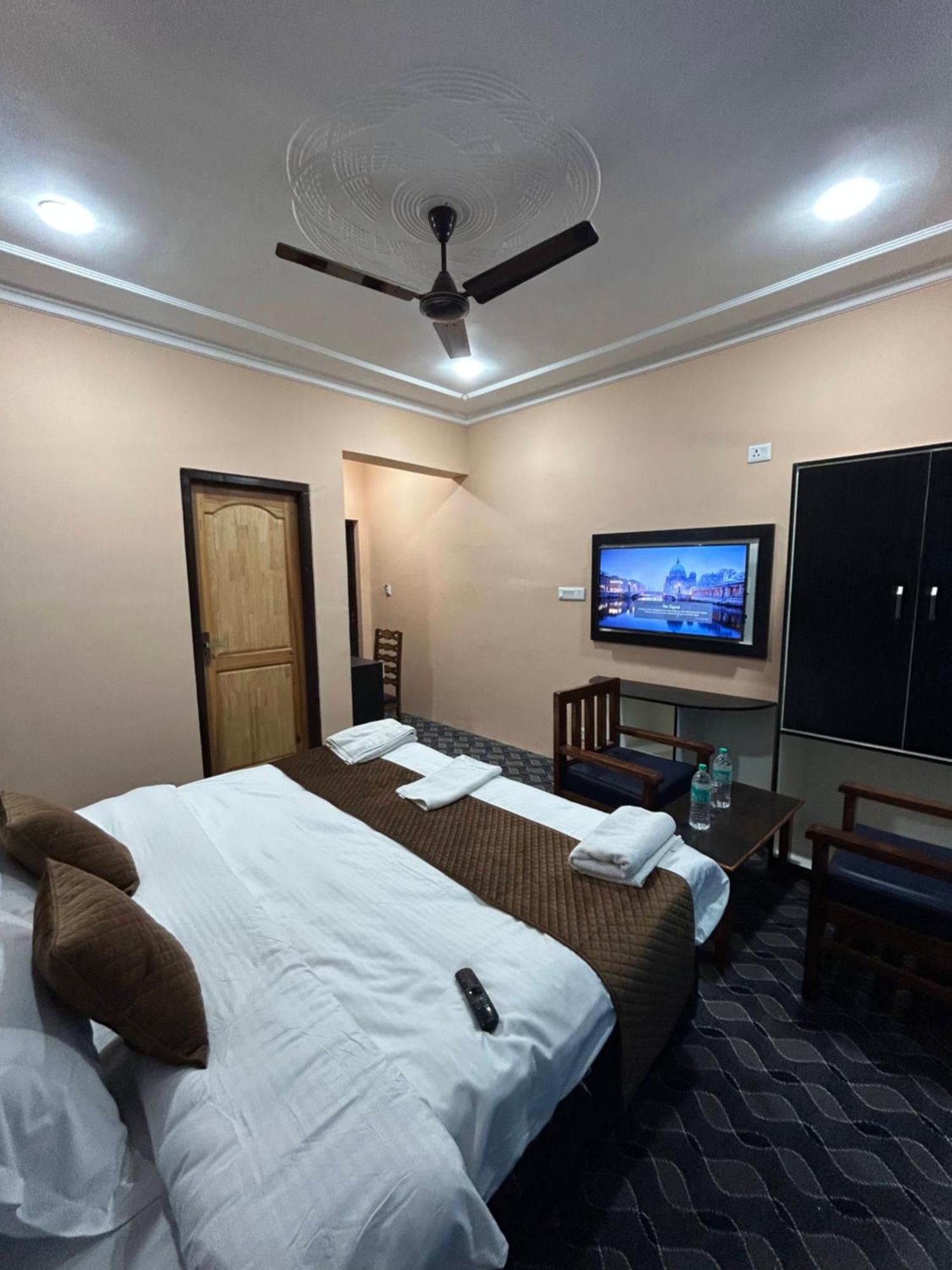 Hotel Fair Mount, Airport Road, Humhama Srinagar Zimmer foto